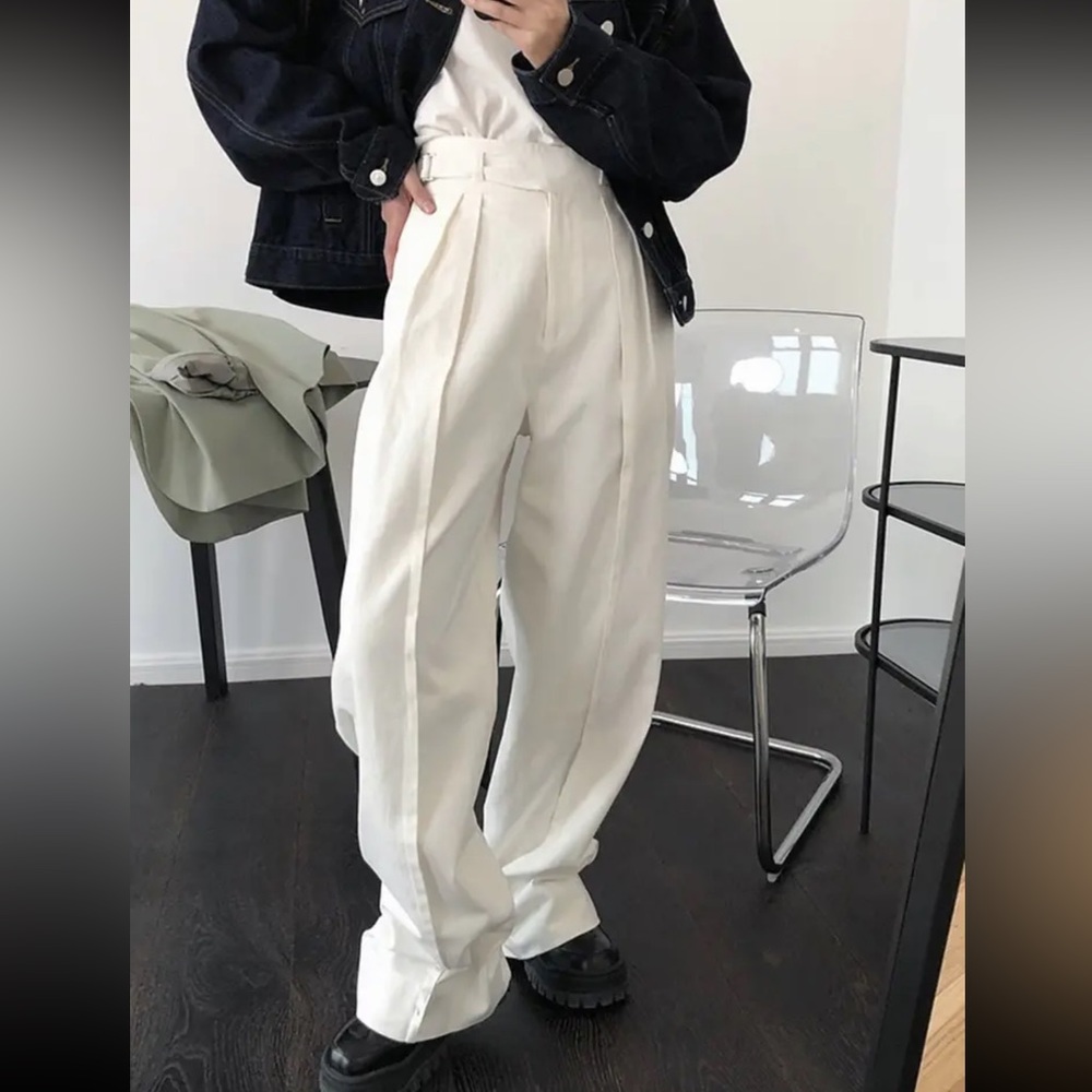 High waisted white trousers with buckle